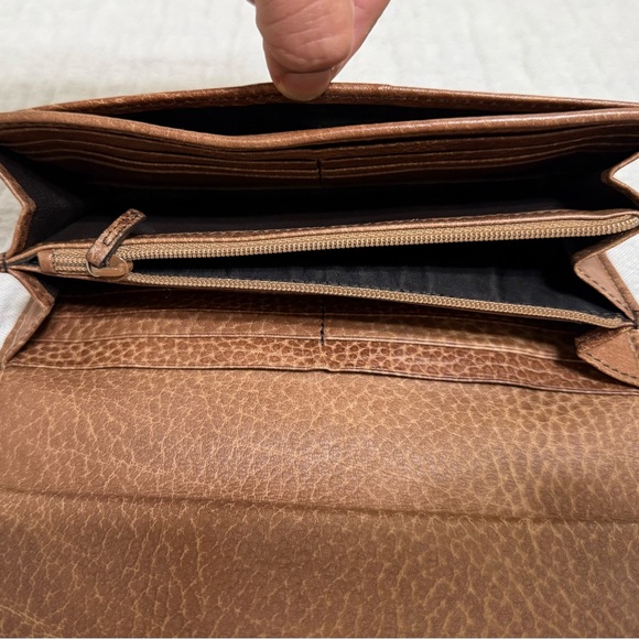 Gucci Classic Brown and Tan GG Wallet - Picture 8 of 12